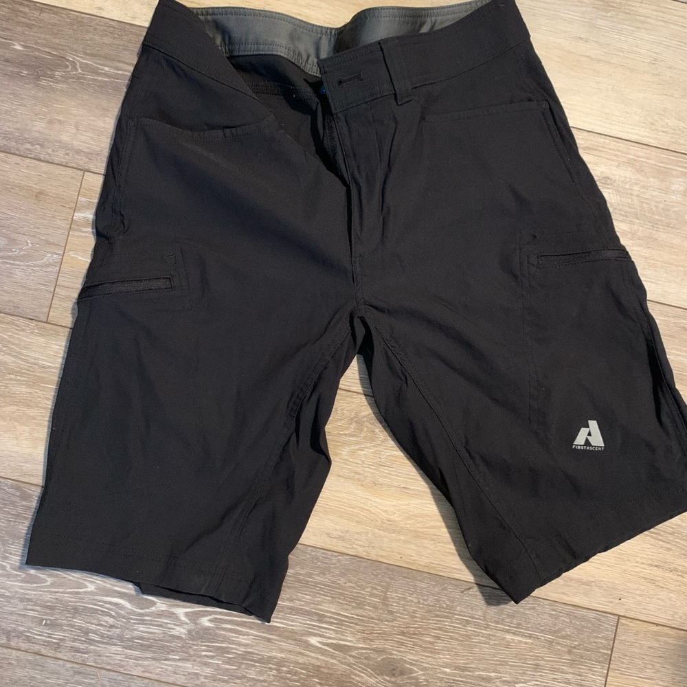 Eddie Bauer mens shorts 33 waist - Nylon Excellent condition